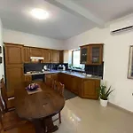 منزل للإقامة A Room In A Shared Condo,10 Min Walk From Us Ambassy تيرانا