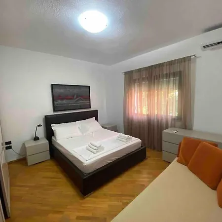 A Room In A Shared Condo,10 Min Walk From Us Ambassy منزل للإقامة تيرانا