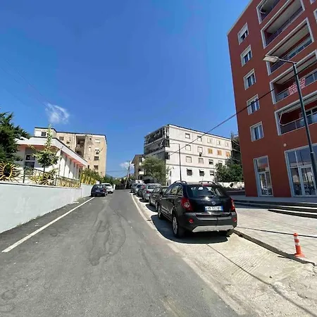 A Room In A Spacious Condo,10 Min Walk From Us Ambassy Privatunterkunft