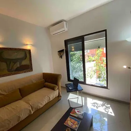 A Room In A Spacious Condo,10 Min Walk From Us Ambassy * 티라나
