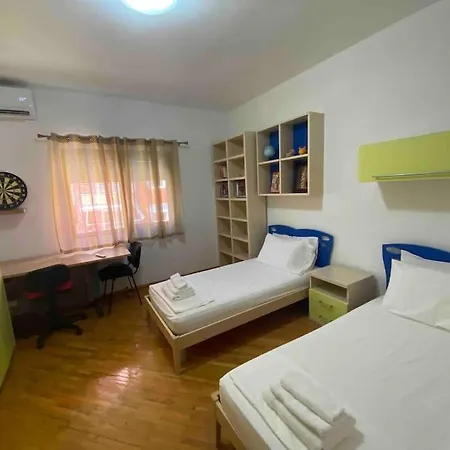 A Room In A Shared Condo,10 Min Walk From Us Ambassy