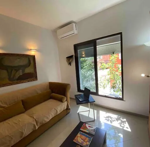 A Room In A Spacious Condo,10 Min Walk From Us Ambassy * 티라나