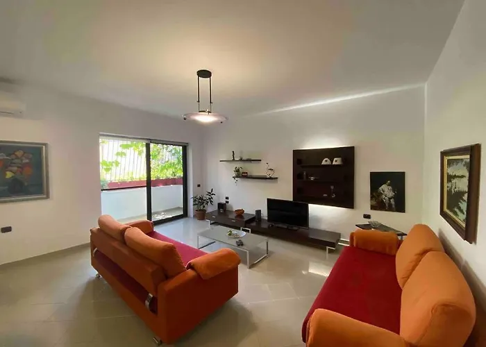 A Room In A Spacious Condo,10 Min Walk From Us Ambassy Privatunterkunft