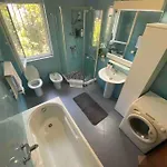 A Room In A Shared Condo,10 Min Walk From Us Ambassy Ubytování v soukromí Tirana