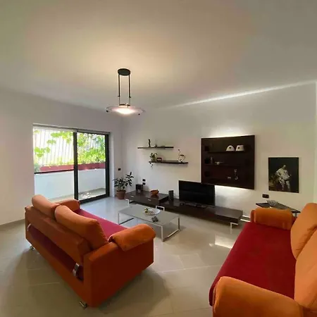 A Room In A Shared Condo,10 Min Walk From Us Ambassy 民宿
