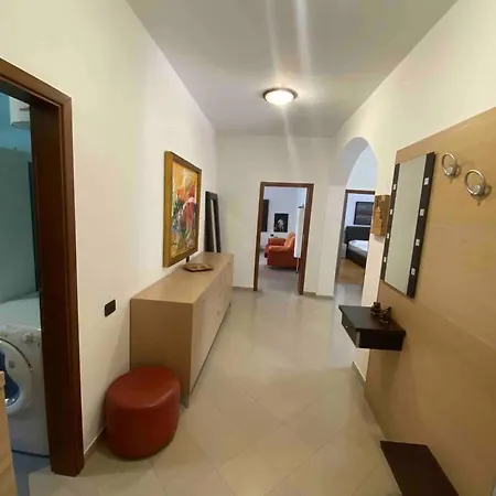 A Room In A Spacious Condo,10 Min Walk From Us Ambassy *