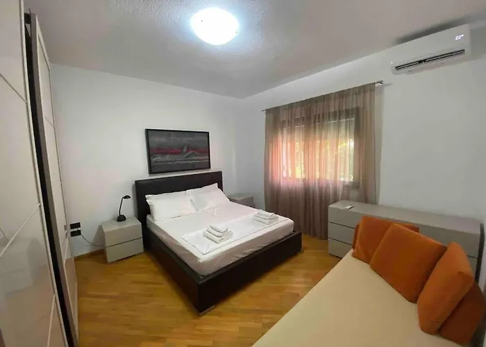 A Room In A Spacious Condo,10 Min Walk From Us Ambassy Pansiyon Tiran