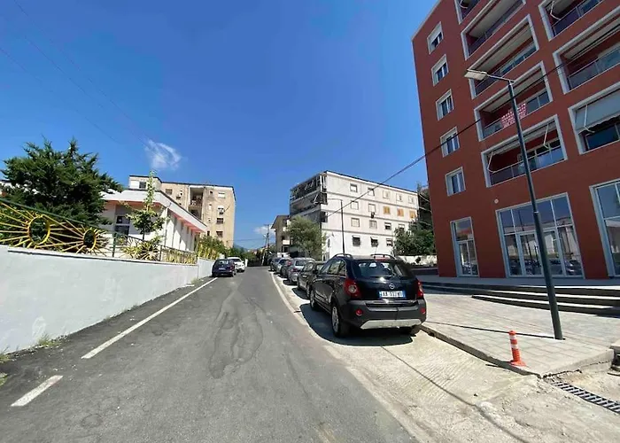 A Room In A Spacious Condo,10 Min Walk From Us Ambassy Pansiyon