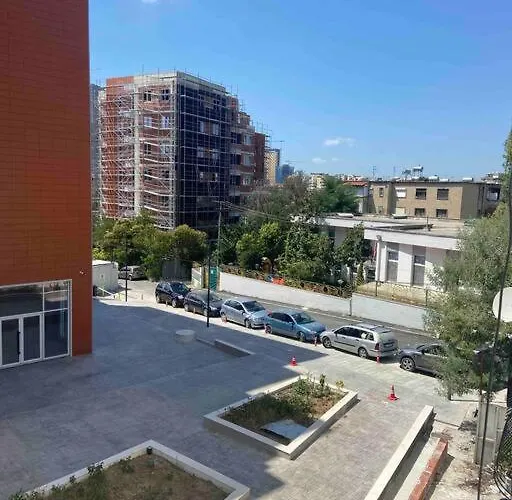 A Room In A Spacious Condo,10 Min Walk From Us Ambassy Tiran
