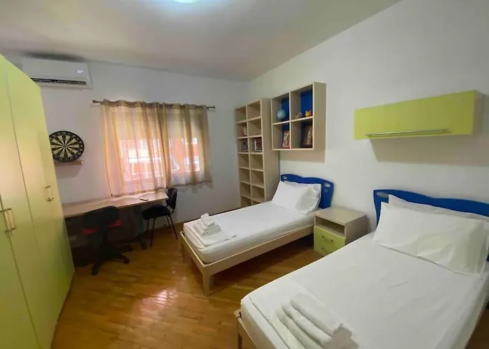 A Room In A Shared Condo,10 Min Walk From Us Ambassy