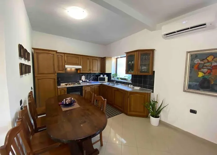 Pansiyon A Room In A Spacious Condo,10 Min Walk From Us Ambassy Tiran